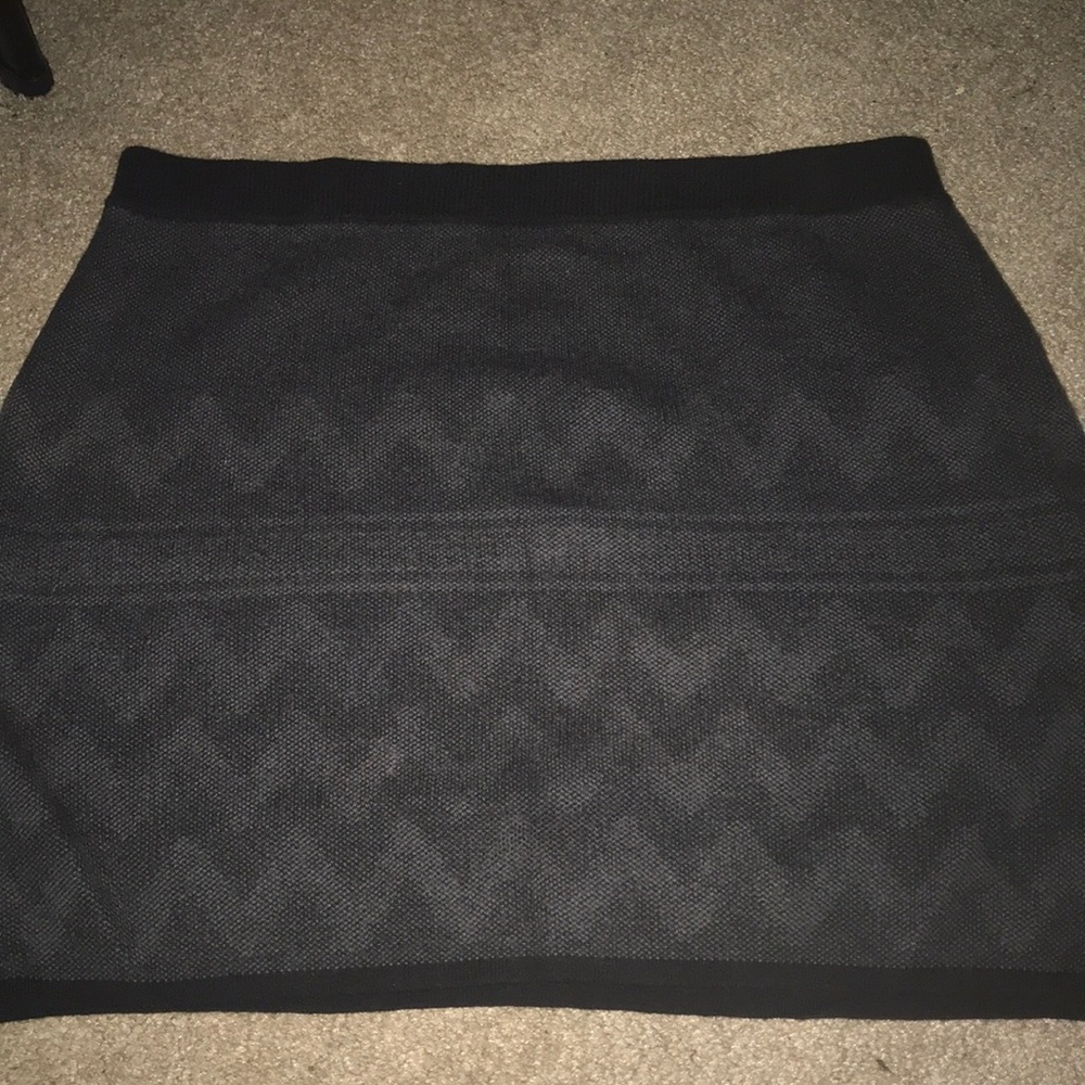 Black and grey dark knit skirt